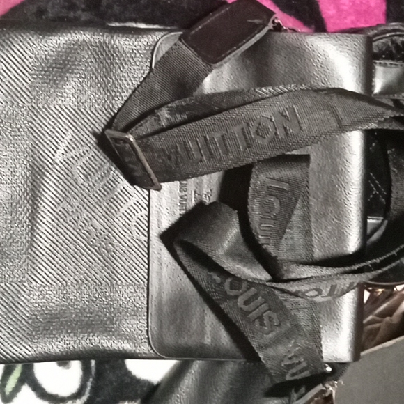 Louis Vuitton Messenger Type Leather bag - Picture 3 of 3
